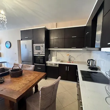 Dhespina Apartament *